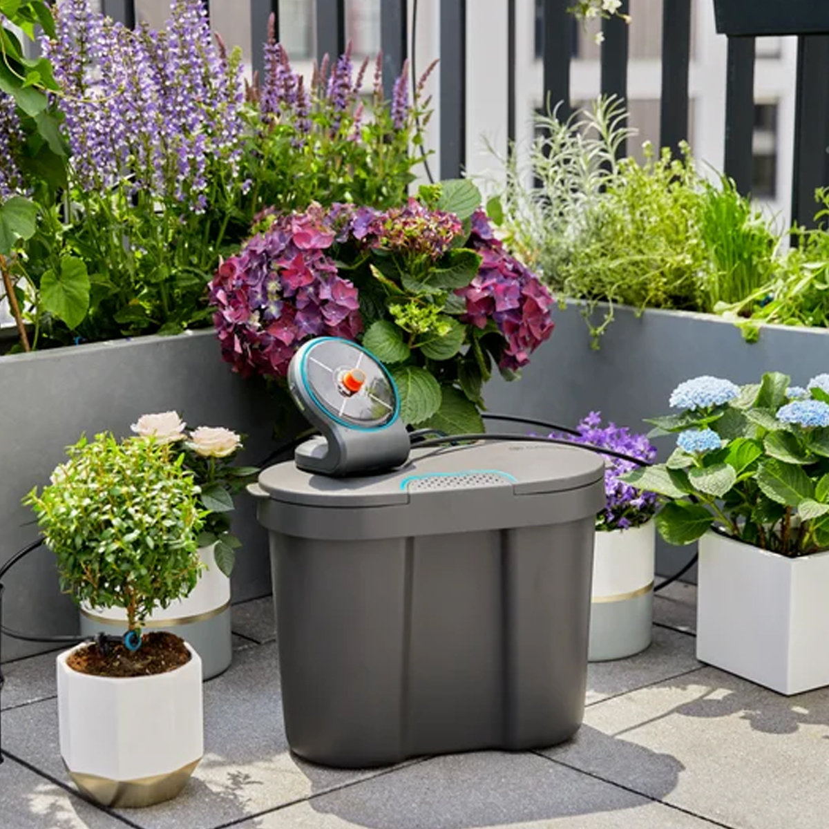 Komplettansicht Gardena AquaBloom Wasserreservoir Set BK-131933 für automatische Balkon- und Gartenbewässerung