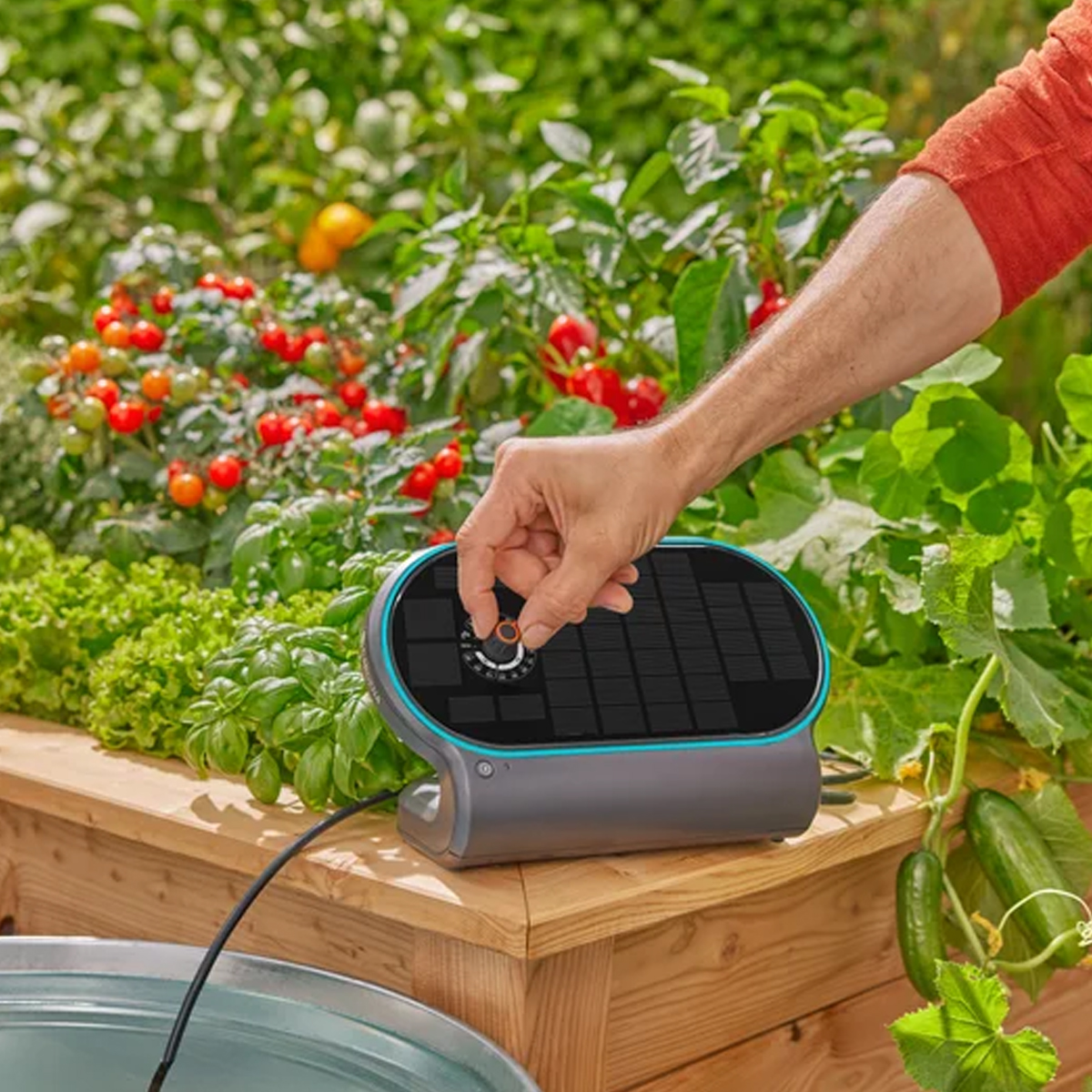Komplettansicht des Gardena Solar-Bewässerung AquaBloom L-Sets BS-965124 für große Balkon- und Terrassenpflanzen