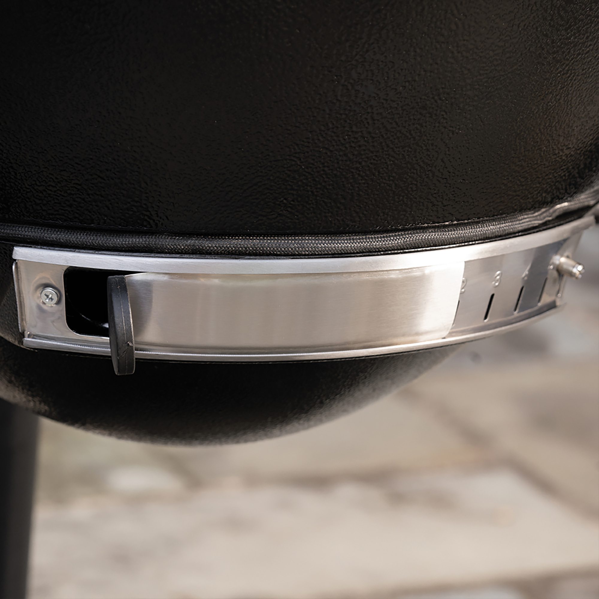 Char-Griller Akorn, Holzkohlegrill
