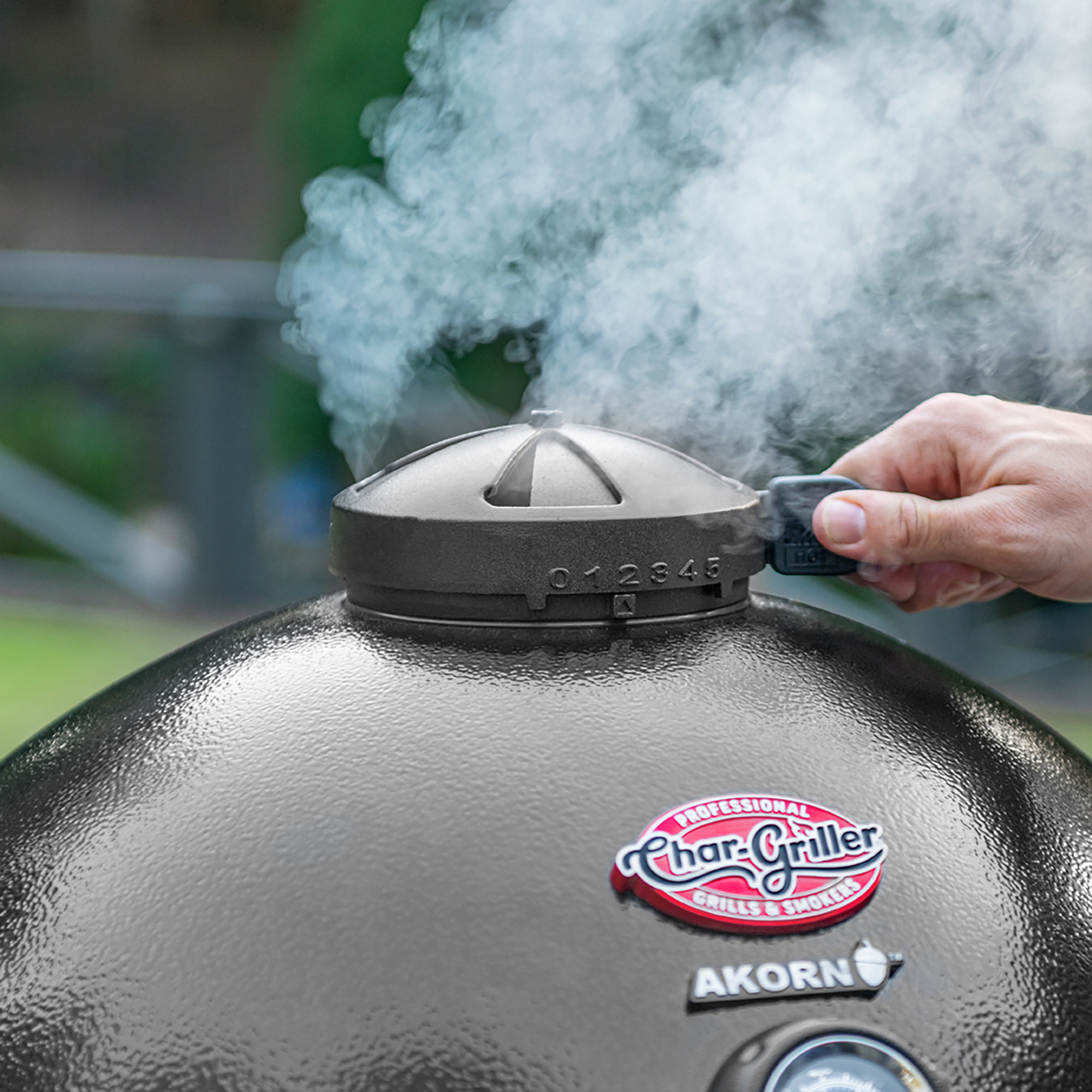 Char-Griller Akorn, Holzkohlegrill